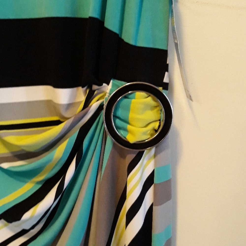 Dress - Picture 2 of 4